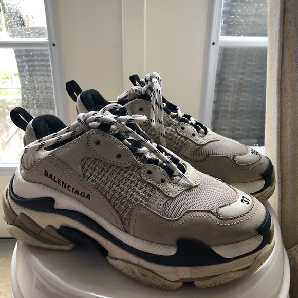 Balenciaga Triple S Sneakers - Picture 2 of 7